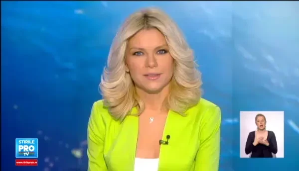 Atmosfera de basm la Alba Iulia. Sute de oameni s-au adunat in cetate pentru iluminarea bradului de Craciun