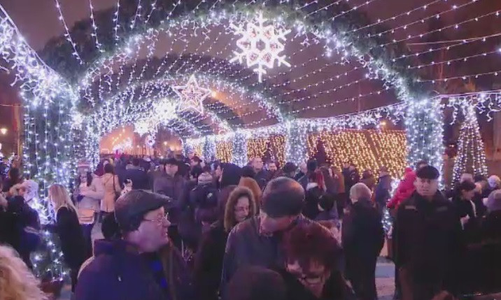 Brasov, Iasi si Targoviste s-au pregatit de sarbatoare. Targurile de Craciun au luminat orasele, spre bucuria romanilor
