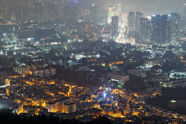 Statul in care averea insumata a cinci oameni depaseste intregul PIB al unei tari vecine