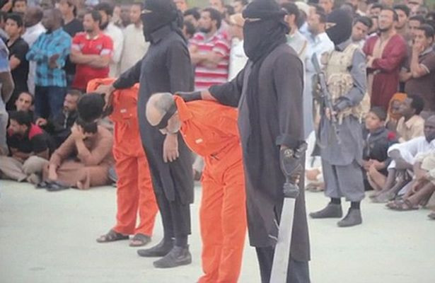 Jihadistii au publicat un nou video in care executa doi barbati acuzati de magie neagra. Imaginile va pot afecta emotional