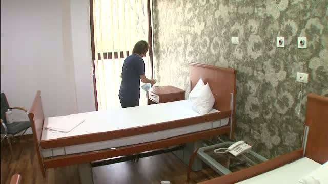 Diferentele uriase dintre un spital privat si unul de stat din Romania. Ce obligatii stricte au pacientii, dar si vizitatorii
