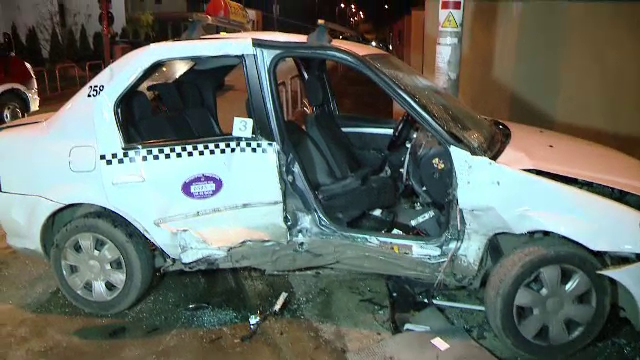 Accident violent in Timisoara. O fata de 24 de ani, grav ranita dupa ce taximetristul cu care circula nu a acordat prioritate