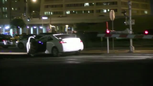 A asistat neputincios cum masina sa este distrusa de un tren. Accident feroviar filmat de un american