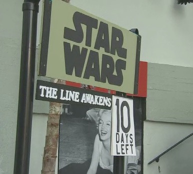 Fanii Star Wars din Los Angeles au format cozi pentru biletele puse in vanzare la premiera "Trezirea Fortei"