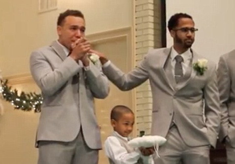 Moment emotionat la o nunta din SUA. Mirele a izbucnit in lacrimi cand si-a vazut viitoarea sotie pasind spre altar