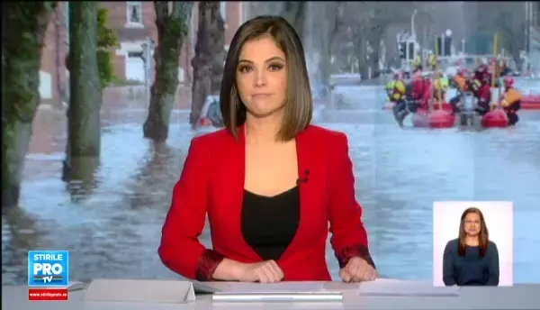 Peisaj dezolant in nord-vestul Angliei dupa inundatii. Drumuri blocate, localitati fara electricitate si alunecari de teren