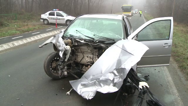 Impact frontal puternic in apropiere de Sibiu, din cauza unui sofer beat. Ambii conducatori auto au suferit rani serioase