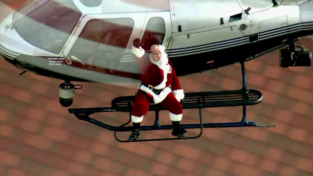 Mos Craciun a ajuns cu elicopterul in LA. Gestul impresionant al trupelor SWAT pentru copiii de la un Spital de Ortopedie