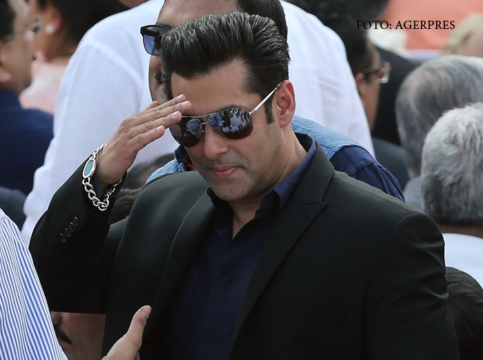 Salman Khan a lansat cererea in casatorie. Momentul surprins de presa cu celebrul actor