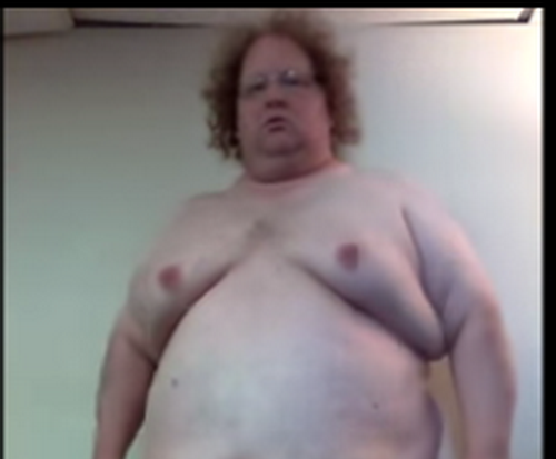 Yoga l-a ajutat sa slabeasca 133 de kg in 15 luni. Transformarea spectaculoasa a unui american