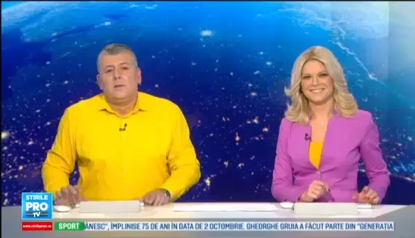 Sotia unui politist din Florida, surprinsa in timp ce fura cadouri de Craciun. Momentul penibil a aparut la TV