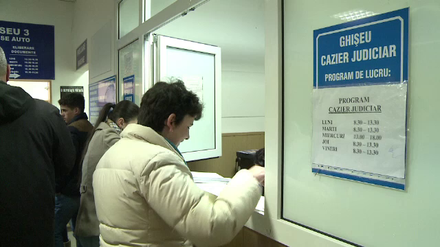 Doi politisti de la Serviciul Cazier din Sibiu, cercetati penal. Schema prin care furau taxele platite de oameni cinstiti