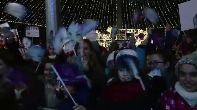 Zeci de copii din Cluj, dar si din alte 8 tari, au cantat la unison un colind, prin Skype: "A fost o bucurie pentru noi"