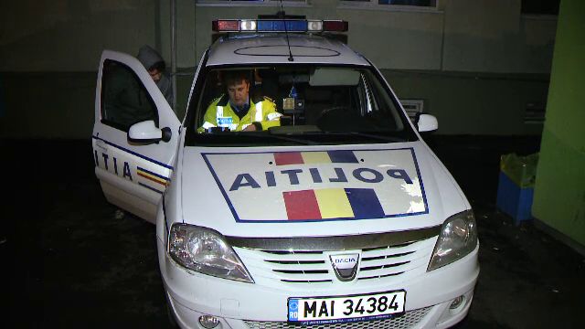 Un sofer beat a lovit mai multe masini, dupa care s-a oprit intr-un copac. Ce alcoolemie i-au descoperit politistii