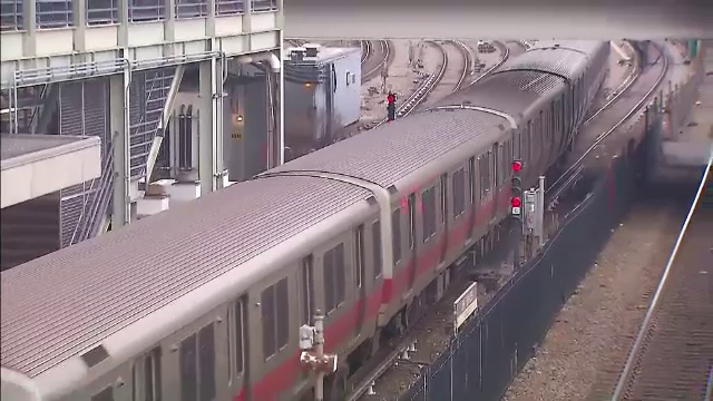 Incident incredibil la metroul din Boston. Un tren cu 50 de pasageri la bord a plecat din statie fara mecanic