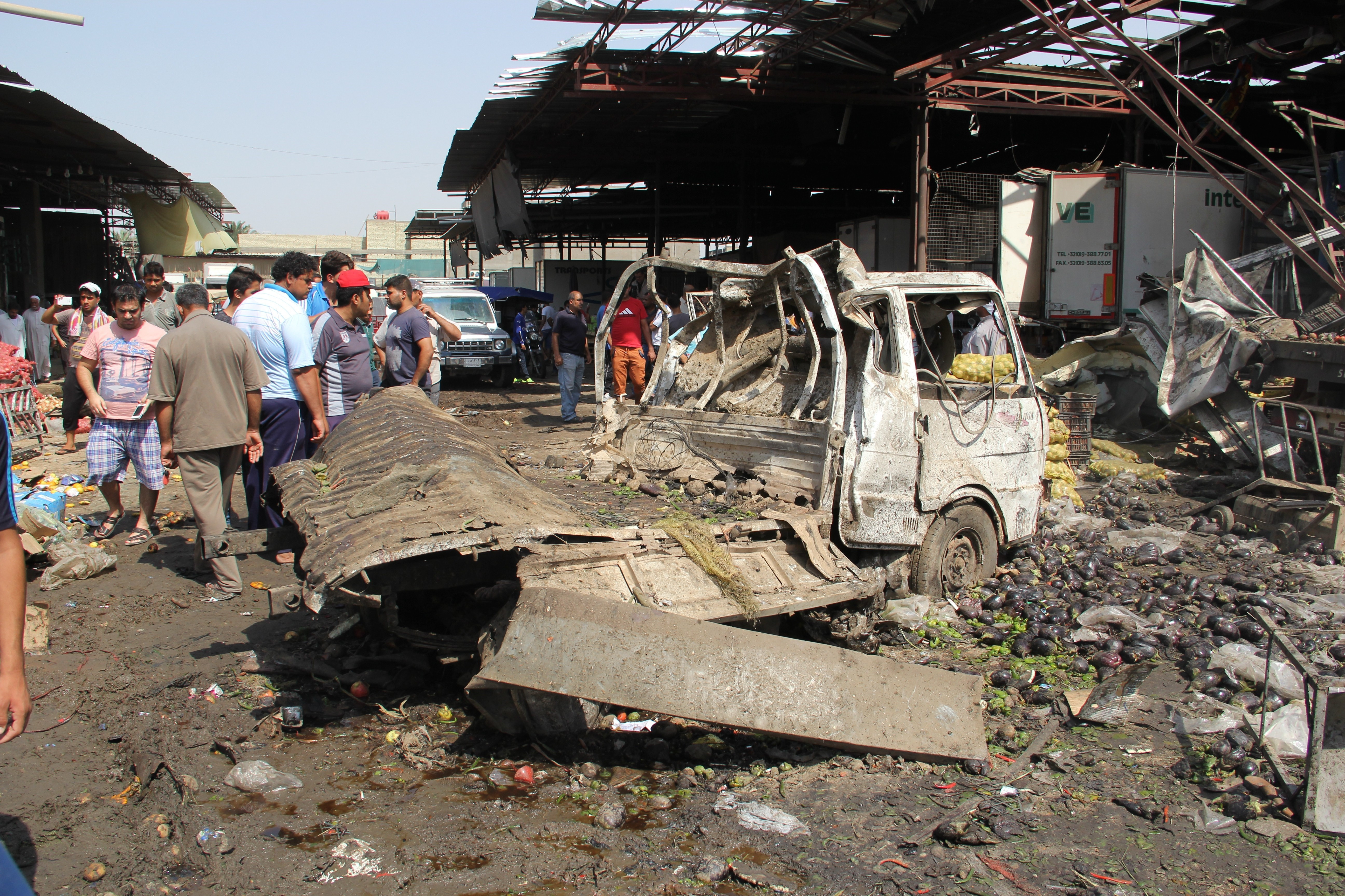 Sase morti intr-un atentat sinucigas la frontiera Irakului cu Arabia Saudita. Un kamikaze a detonat o masina-capcana