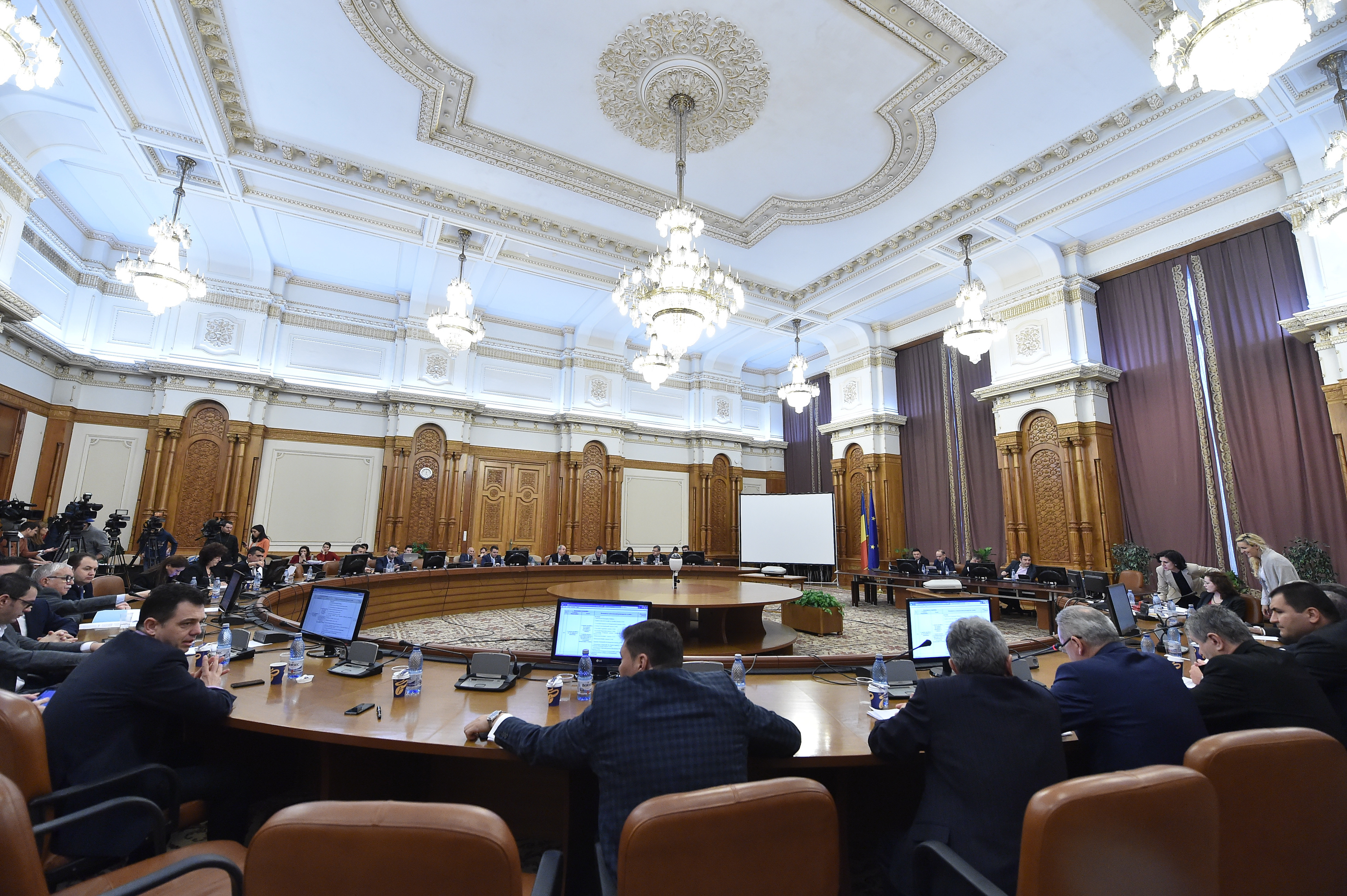 Nervi si nemultumiri la discutiile despre buget. Proiectul de buget al Ministerului Transporturilor, aprobat, cu amendamente