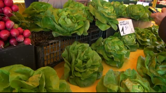 Iarna blanda a facut ca pietele din tara sa fie pline cu verdeturi, numai bune pentru postul Craciunului. Care sunt preturile