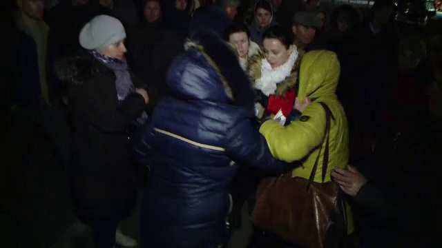 Scandal in toata regula la Iasi. Moldovenii care asteptau sa depuna actele pentru cetatenia romana s-au luat la bataie