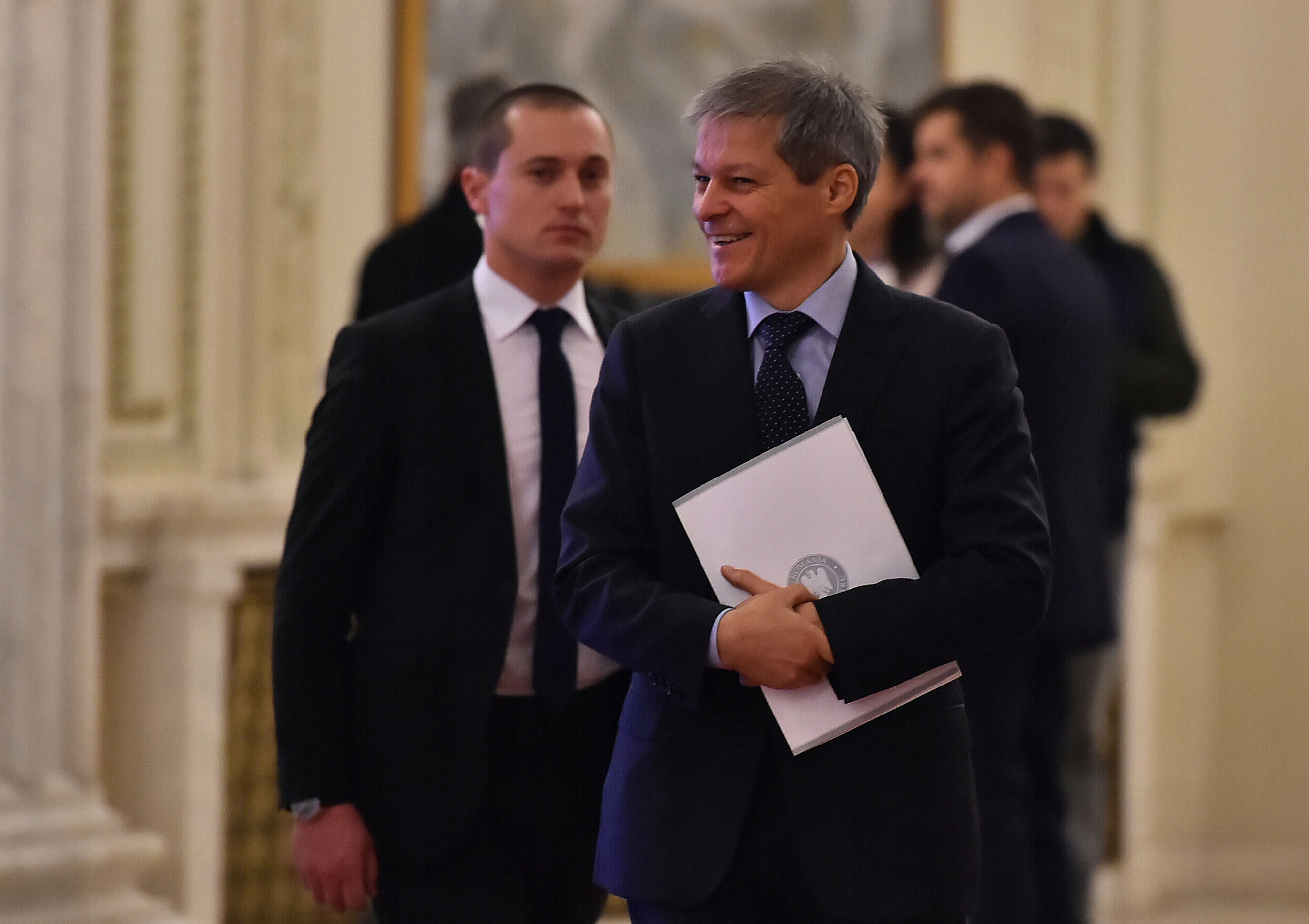 Anuntul facut de premierul Ciolos despre cresterea salariului minim in 2016. Dragnea: "Este raspunsul pe care il asteptam"