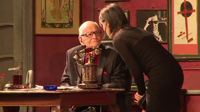 Radu Beligan a implinit 97 de ani si a fost aplaudat la scena deschisa. "Nu-l mai tin picioarele, dar mintea e sclipitoare"