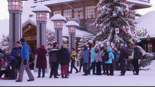 Cea mai populara destinatie a acestor zile. Orasul lui Mos Craciun atrage anual 300.000 de turisti din toate colturile lumii