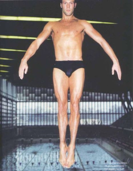 N-o sa-ti vina sa crezi ce facea DURUL asta de la Hollywood in urma cu 20 de ani! Imaginea care a SOCAT milioane de fani!