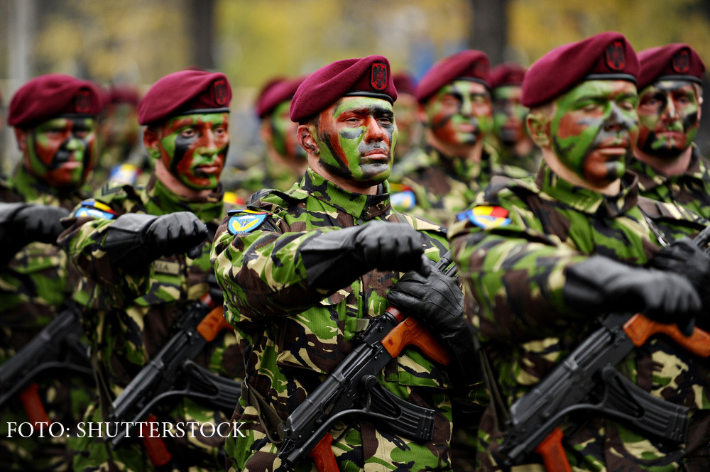 Peste 2.700 de romani ar putea lupta peste granite in 2016. CSAT a aprobat trimiterea lor