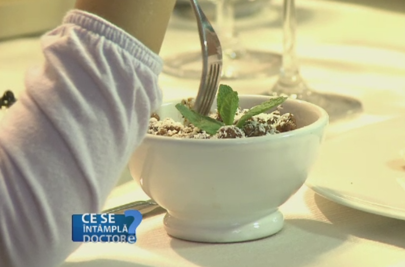 Comportamentul alimentar al copiilor influenteaza viata adulta. Mesajele gresite pe care le transmit parintii celor mici