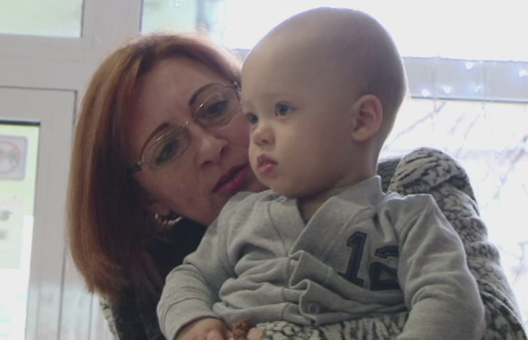 Gestul unei femei din Iasi pentru spitalul in care a nascut. A pictat 30 de icoane, iar banii din vanzari ii doneaza unitatii