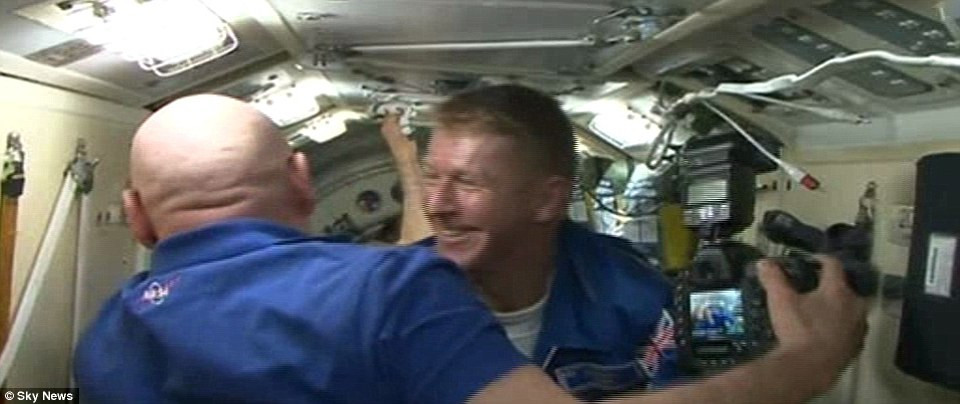 "Excelenta prima zi la birou". Povestea primului cetatean britanic care ajunge pe Statia Spatiala Internationala. VIDEO