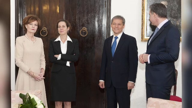 Premierul Dacian Ciolos si sotia sa, invitati la cina regala de la Palatul Elisabeta. Preparatele pregatite pentru dineu