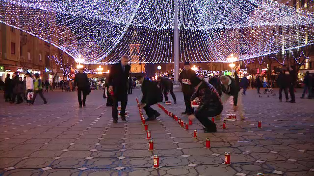 Omagiu impresionant la Timisoara, in memoria victimelor Revolutiei din '89. Cum arata Piata Victoriei acum