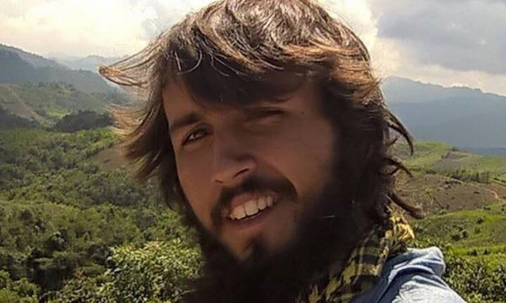 Un turist britanic a disparut in Thailanda. Ultima data le-a spus parintilor ca un barbat nu-l lasa sa plece de pe insula