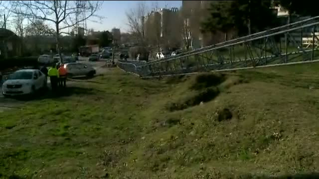 ANIMATIE GRAFICA: Momentul in care o macara s-a prabusit la Constanta. Macaragiu: "Reactia mea? S-o dirijez din priviri"