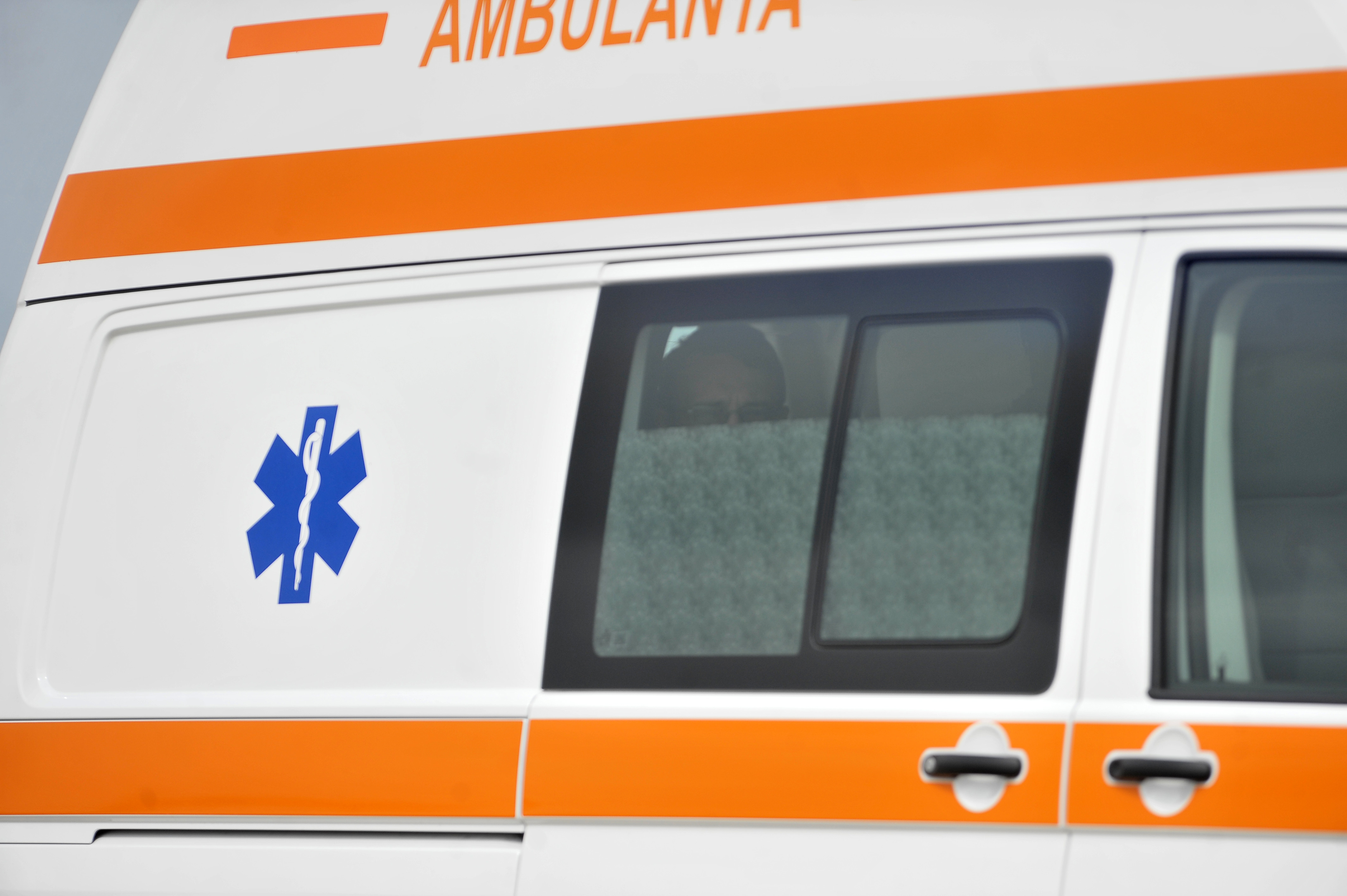 Tentativa de sinucidere in toaleta unui liceu din Bacau. O eleva de 16 ani a inghitit otrava pentru soareci