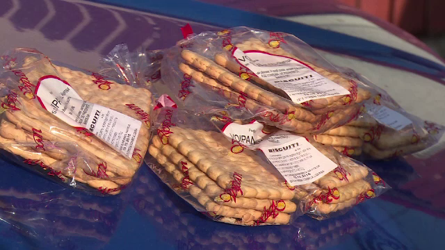 Scandal in Prahova, dupa ce cornul si laptele expirate au fost inlocuite cu biscuiti. Ce au observat insa elevii pe ambalaj