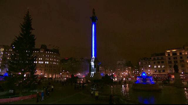 Monument inalt de 52 de metri, transformat in sabia cavalerilor Jedi, la premiera Star Wars din Londra