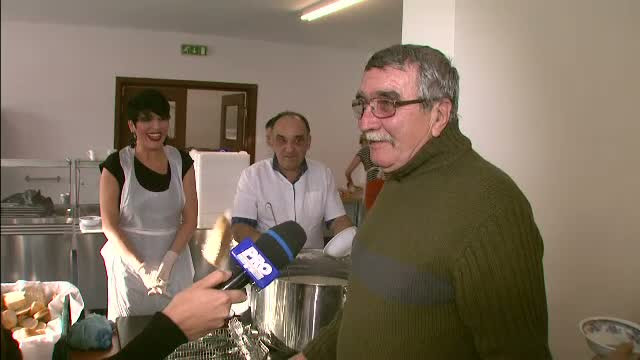 Chef Patrizia si Chef Hadean au gatit pentru 120 de persoane sarmane. Reactia oamenilor cand au aflat cine au fost bucatarii