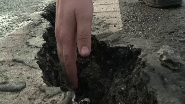 Romania, tara in care se demoleaza autostrazi pe banda. Inca o sosea de mare viteza s-a "crapat" si ar putea fi reconstruita