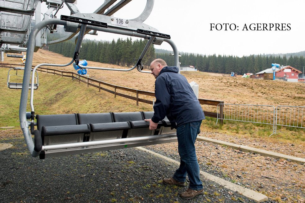Statiunile de schi sufera din cauza vremii calduroase. Tara din Europa unde oamenii au iesit la plaja zilele acestea