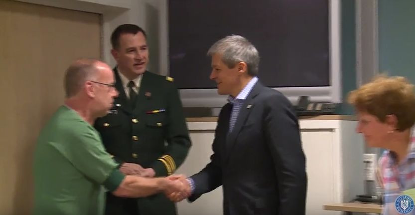 Dacian Ciolos i-a vizitat pe ranitii de la Colectiv internati in Bruxelles. Vestile bune prezentate de premier. VIDEO