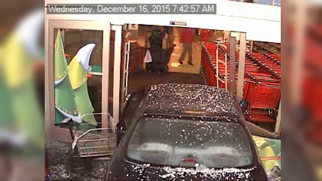 Razbunarea de tot rasul a unui angajat de la supermarket. Ce a patit in momentul in care a vrut sa intre cu masina in magazin