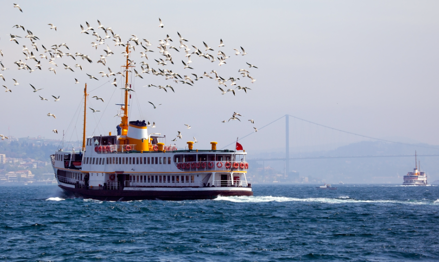 Naufragiu in largul coastei indoneziene. Echipele de cautare au salvat 23 de persoane; doi copii au fost gasiti morti