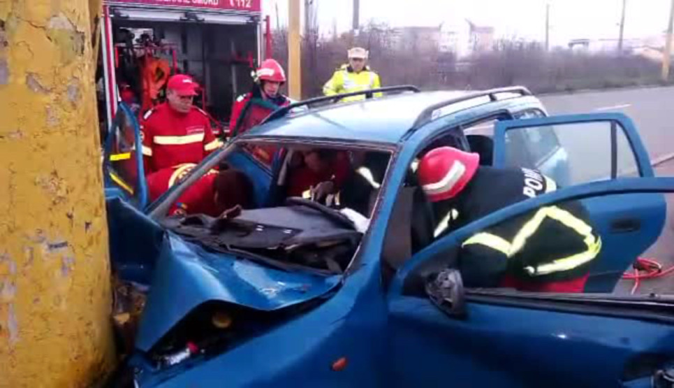 Accident mortal in Constanta: un barbat a intrat cu masina intr-un stalp de beton. VIDEO