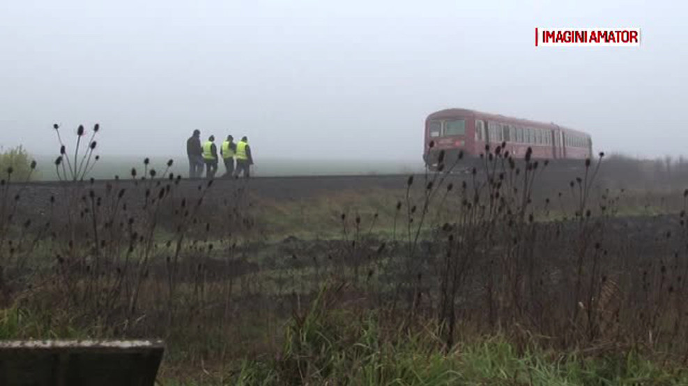 Alerta in Timis, dupa ce un tren a lovit un camion plin cu butelii. Pompierii au interzis accesul in zona