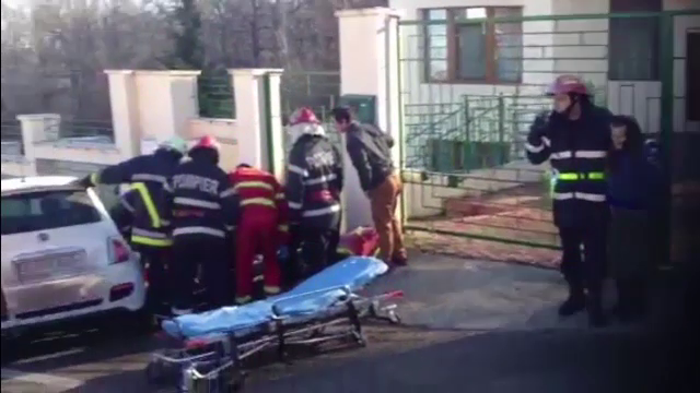 A ajuns la spital in stare grava, dupa ce a fost calcata de propria masina parcata in fata casei. Cum s-a petrecut accidentul