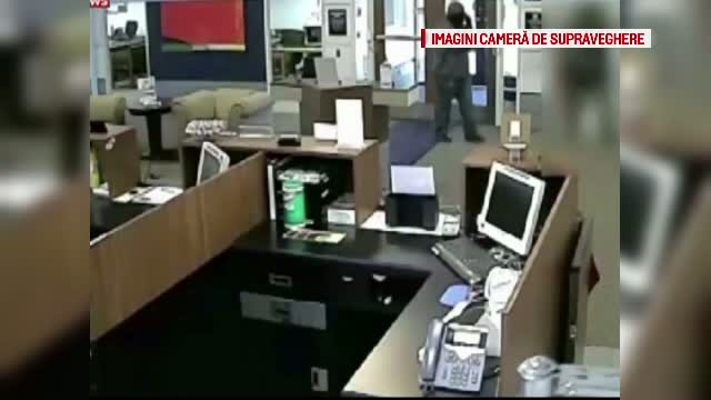 Hot batut de vanzatorul pe care a vrut sa il fure. Imaginile au fost surprinse de camerele de supraveghere din magazin