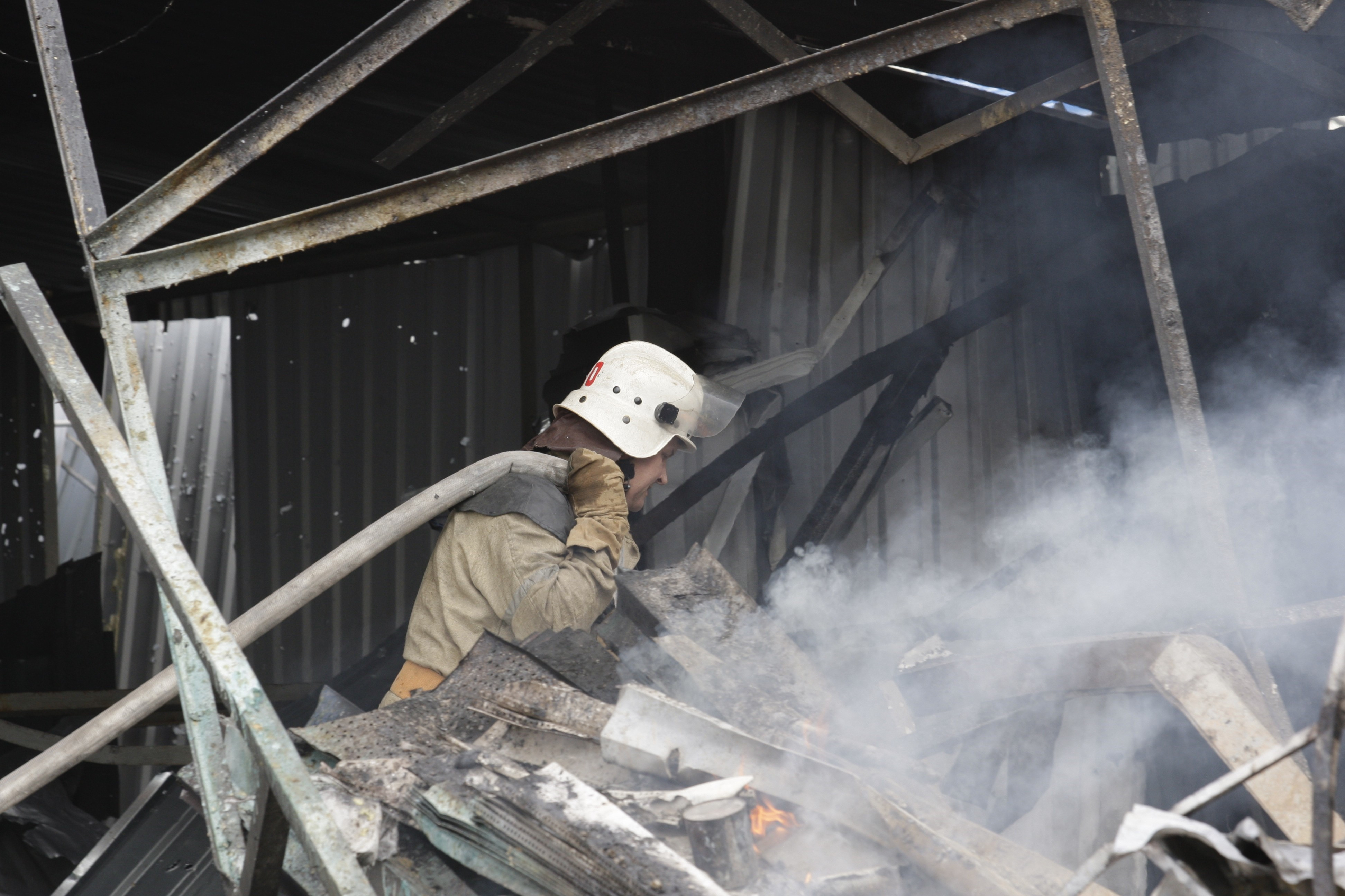 Explozie puternica la Donetk, intr-o statie de autobuz. . Politistii au venit la fata locului