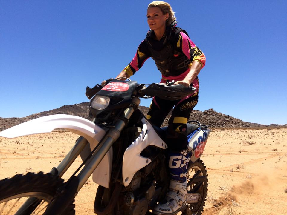 O celebra cascadoare va ramane fara o mana dupa un grav accident la filmarile de la Resident Evil. Filmele in care a aparut